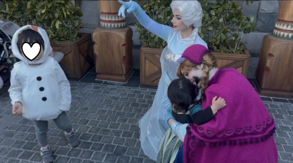 ハッピーエントリーで実現したアナとエルサのペアグリーティング体験