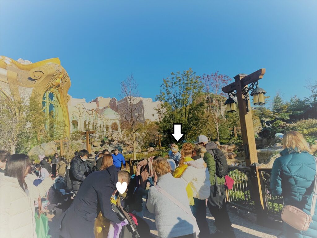 入園直後のファンタジースプリングスゲート前の混雑状況