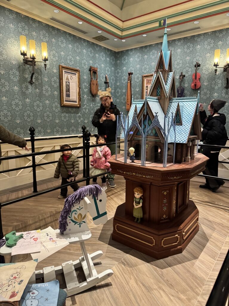 フローズンジャーニーのスタンバイキュー内の可愛い内装