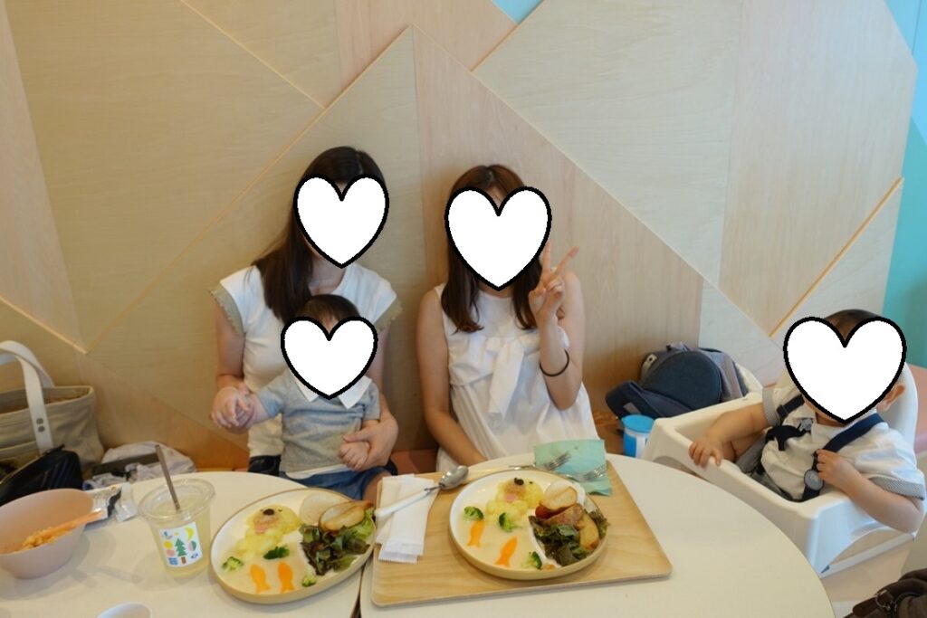 浜松町キュラフル併設カフェでの写真、キッズメニューがかわいい。