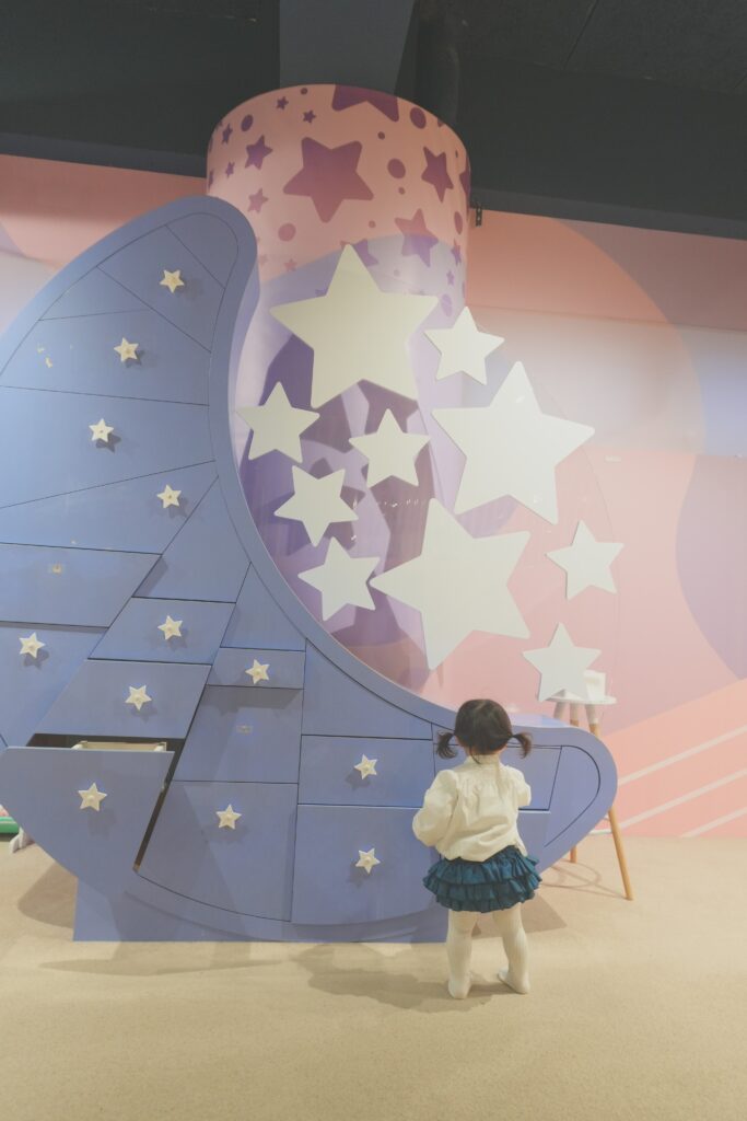 横浜アソビルの星形デコレーションが特徴的なフォトスポット。