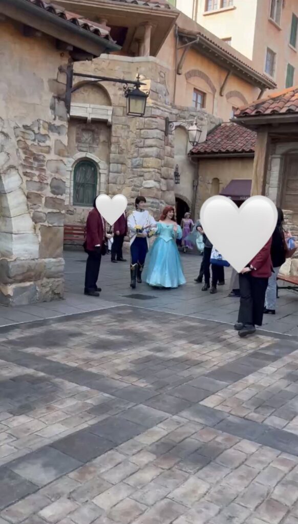 エントランスでは、ヴァレンティナズ・スウィート出口付近から登場する場面を見かけました。